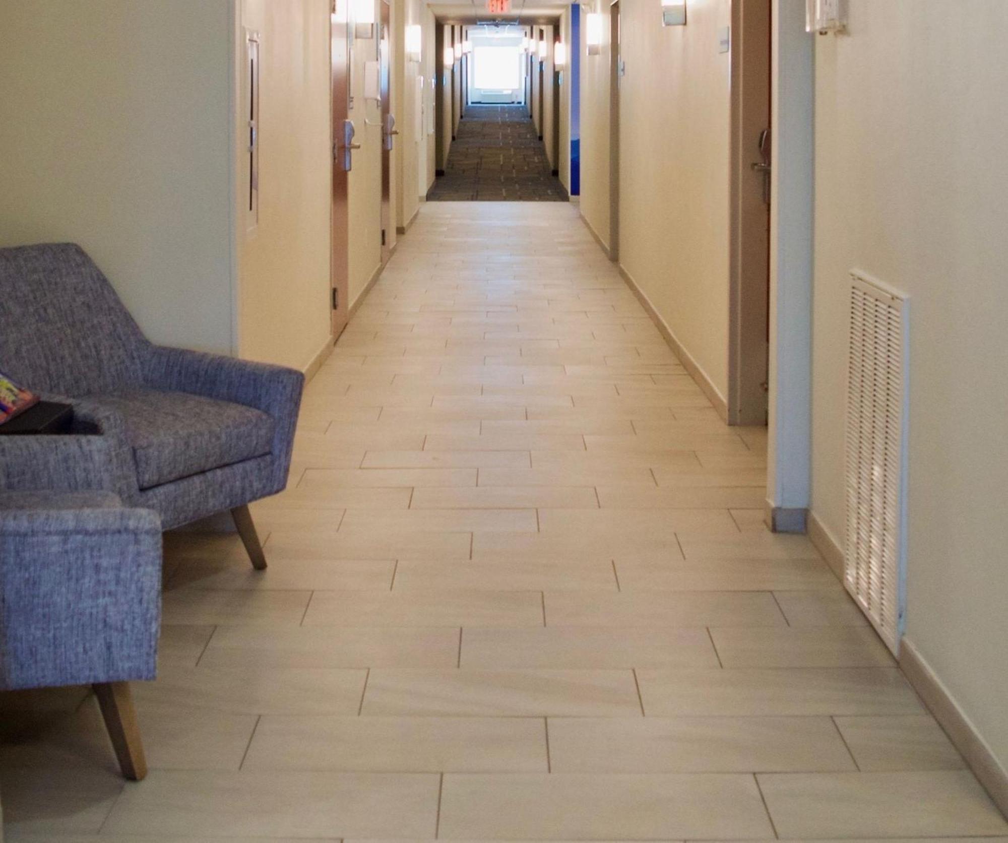 Holiday Inn Express & Suites College Station By Ihg Exterior foto